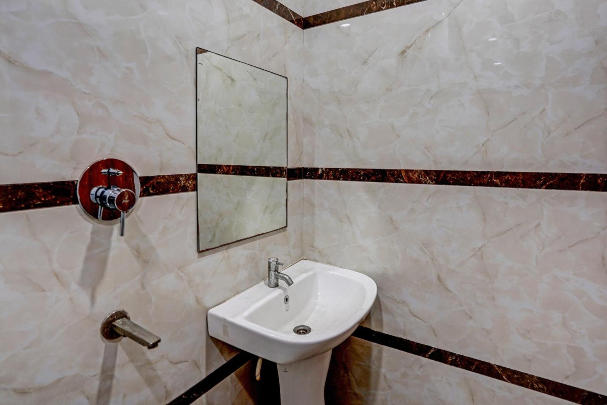 Hotel Hight Krone A Family Hotel Near Igi Airport Delhi นิวเดลี ภายนอก รูปภาพ